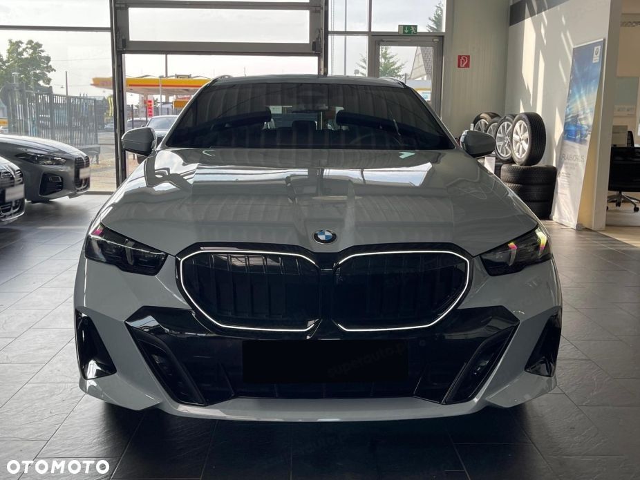 BMW Seria 5 540d xDrive mHEV M Sport - 8