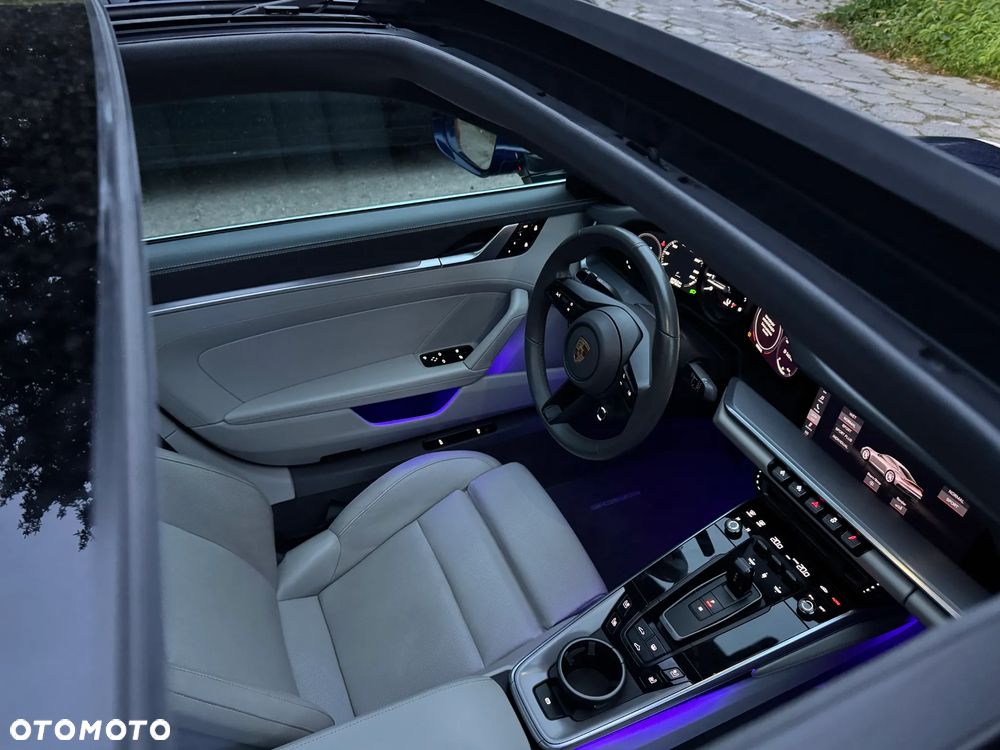 Porsche 911 Carrera 4 - 13
