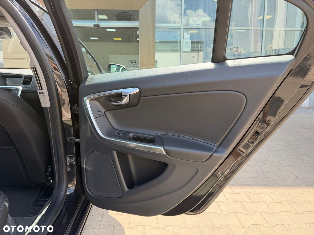 Volvo S60 T3 Drive-E Kinetic - 29