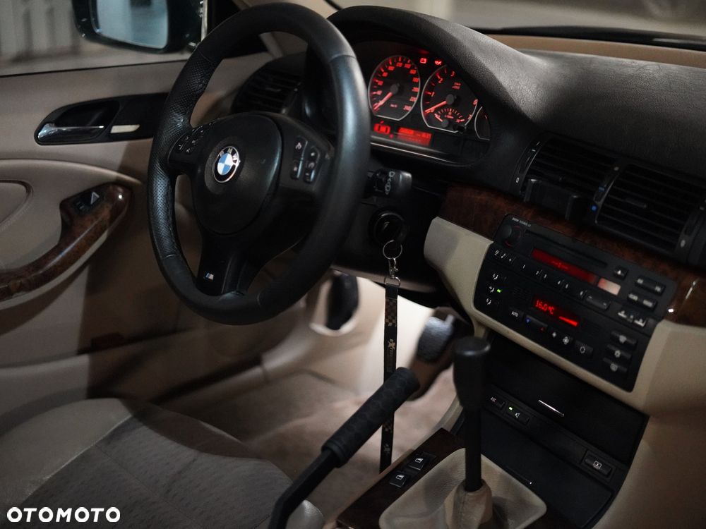 BMW Seria 3 323i - 12