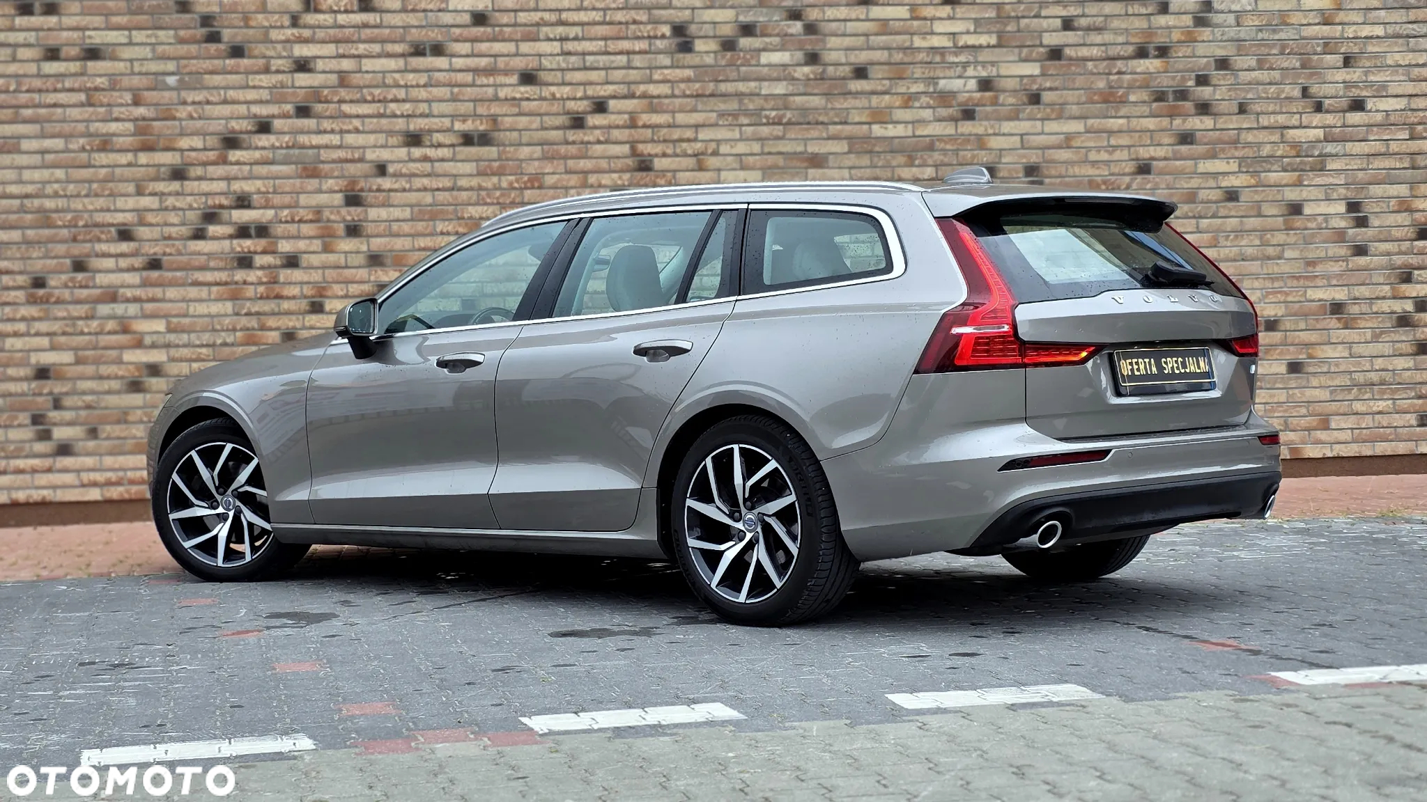 Volvo V60 T4 Momentum Pro - 5