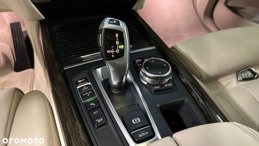 BMW X5 xDrive50i - 32