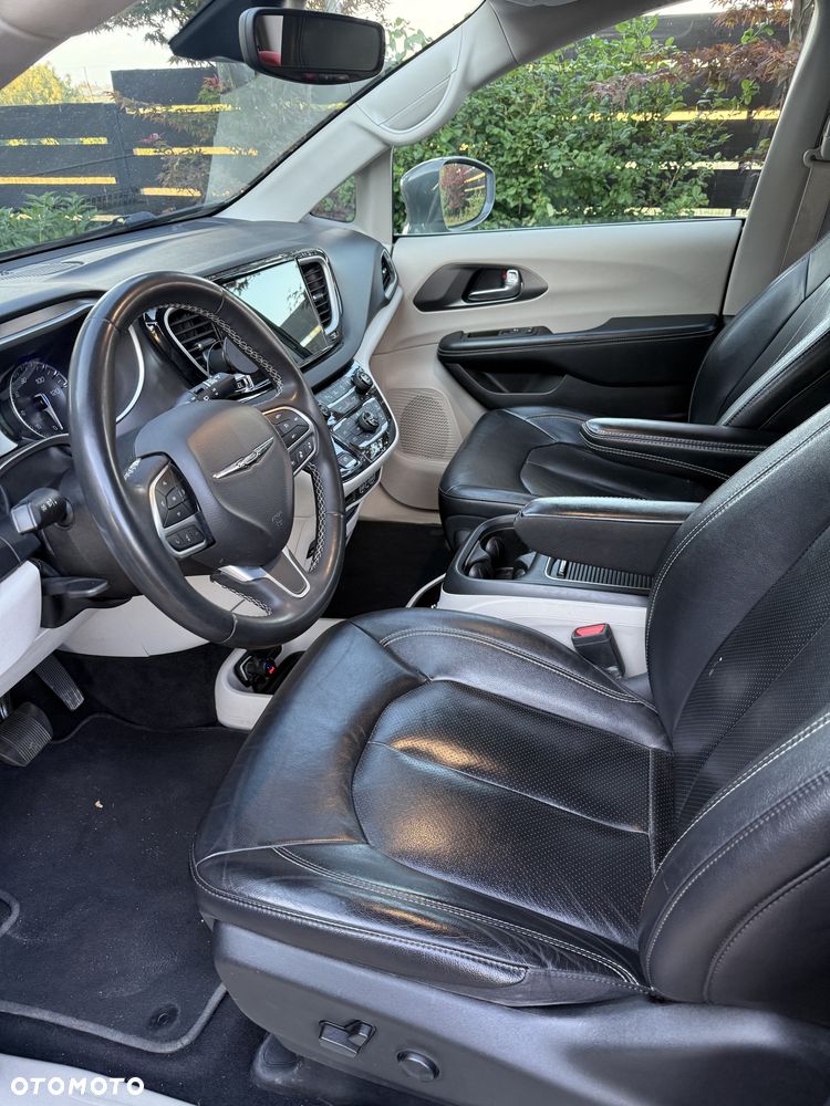 Chrysler Pacifica - 18