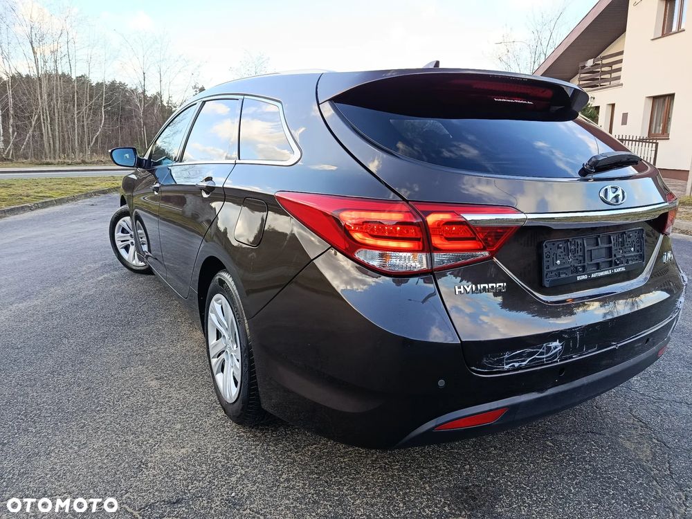 Hyundai i40 Kombi blue 1.6 Family+ - 23