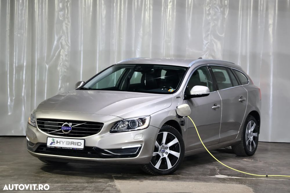 Volvo V60 D6 Plug-In-Hybrid AWD Geartronic Momentum - 1