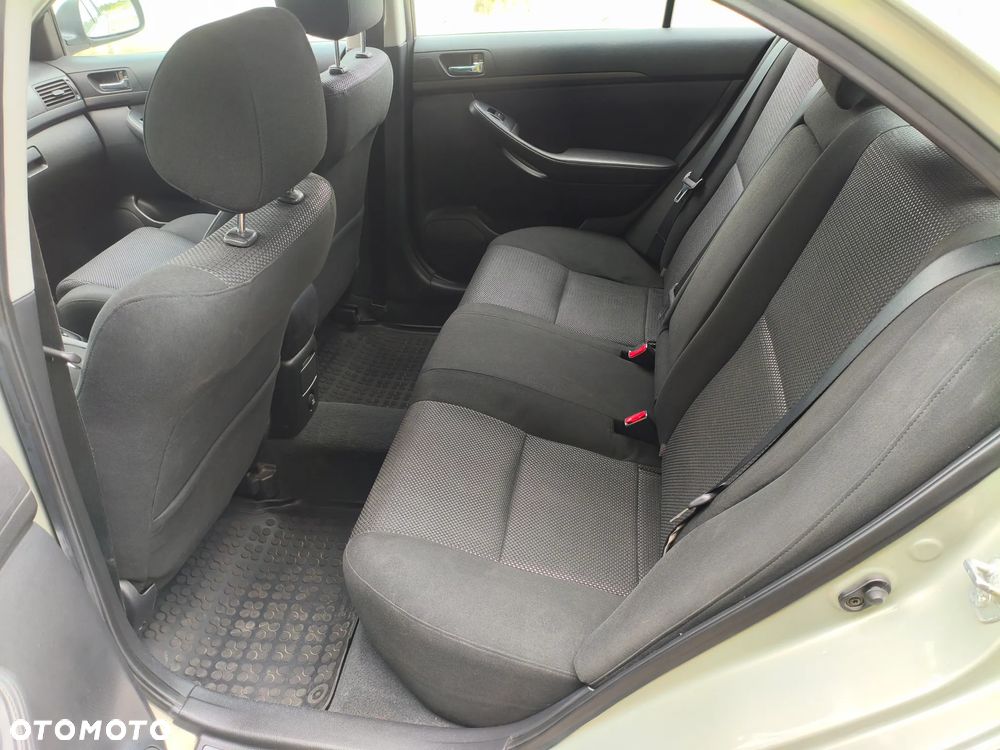 Toyota Avensis 2.0 VVT-i Sol - 9