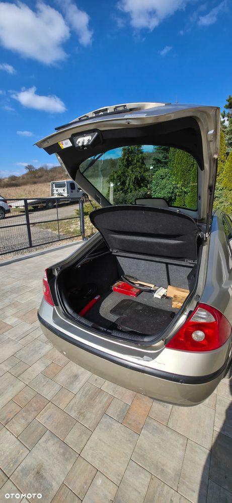 Ford Mondeo 1.8 Ambiente - 25