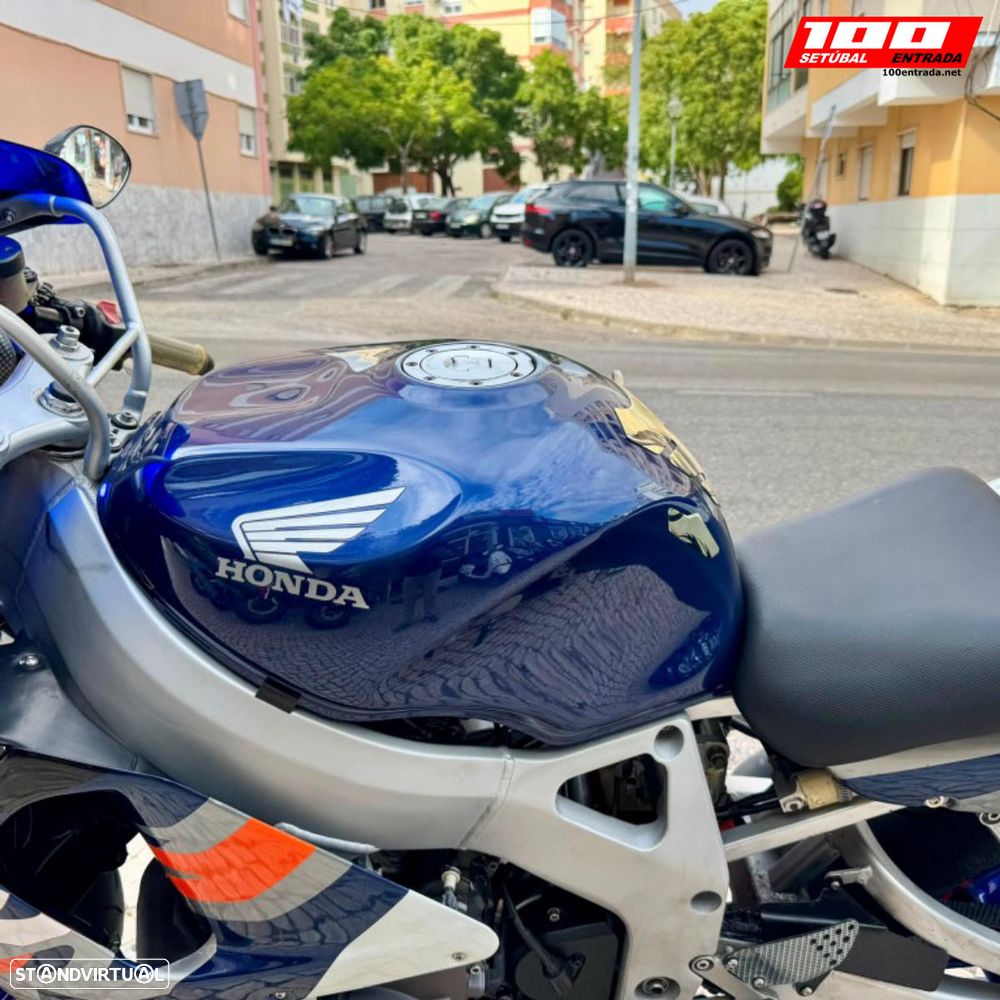 Honda CBR 900 RR - 32