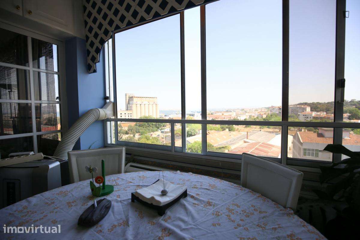Quarto - localizado em Almada Lisbon - Grande imagem: 5/24