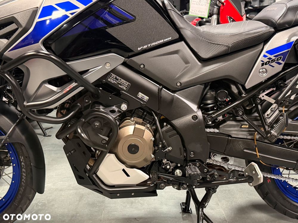 Suzuki V-STROM - 32