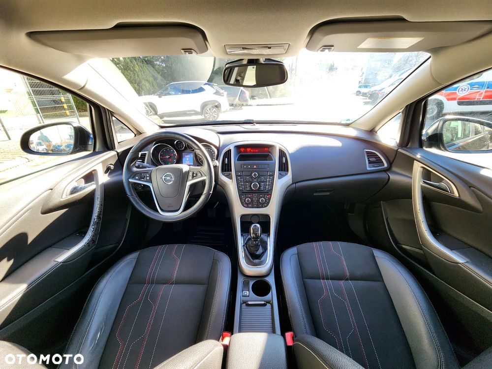 Opel Astra 1.4 Turbo 150 Jahre - 8