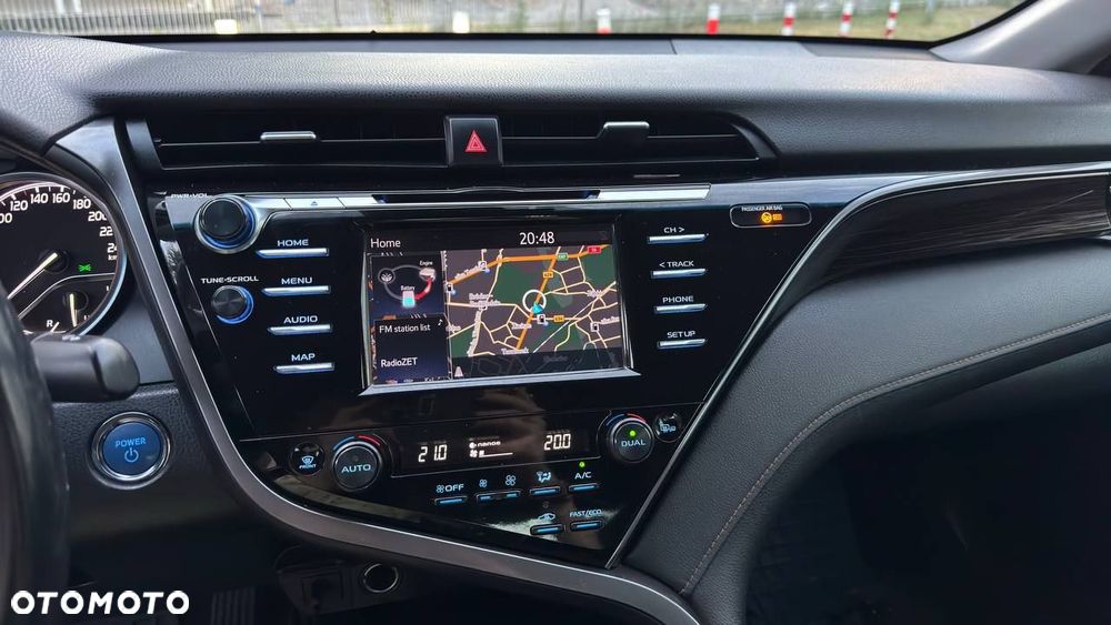 Toyota Camry Luxury - 15