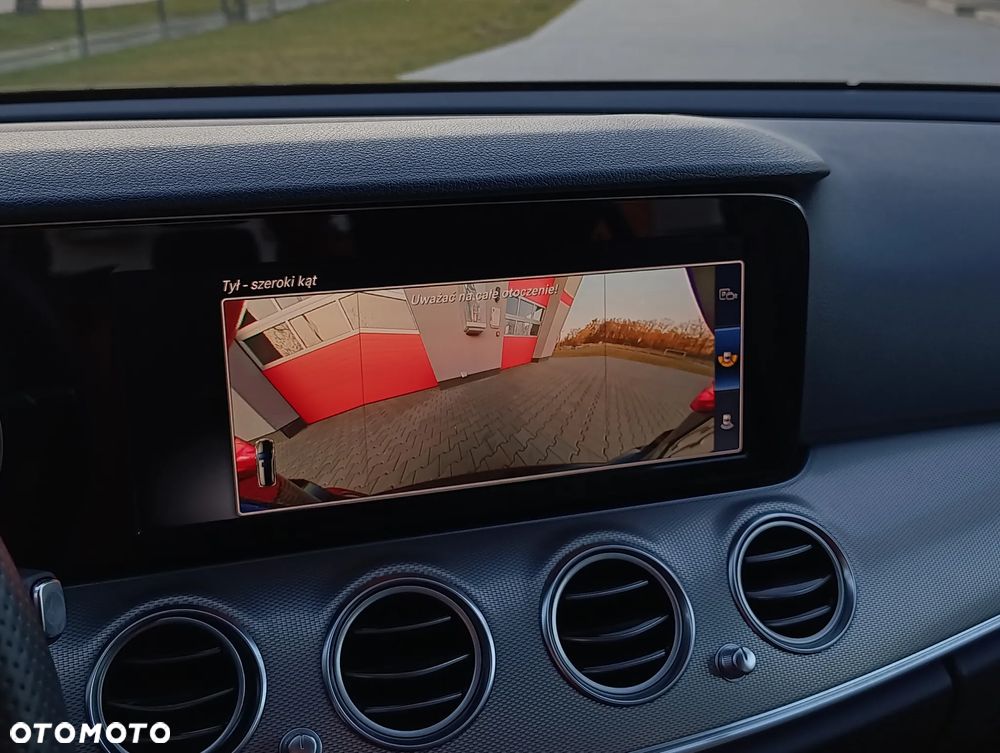 Mercedes-Benz Klasa E 200 9G-TRONIC AMG Line - 25