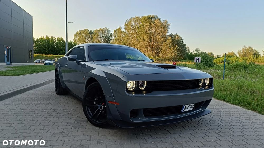 Dodge Challenger - 2