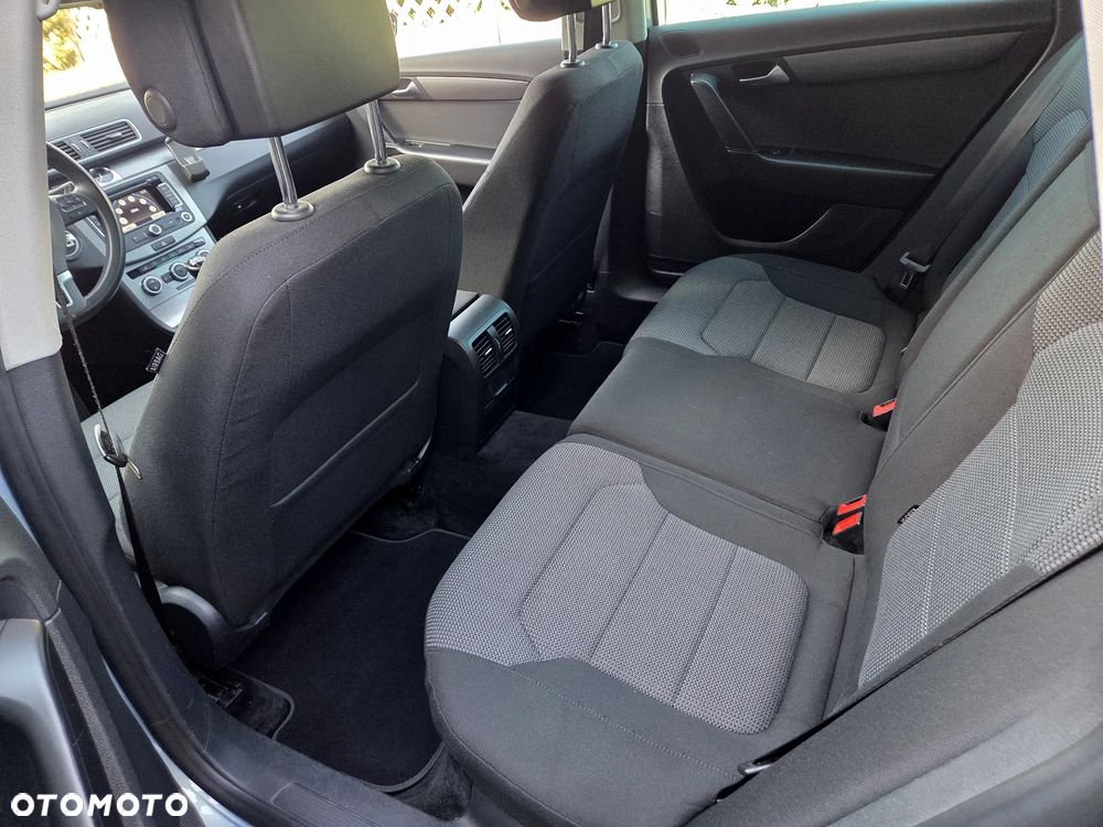 Volkswagen Passat - 19