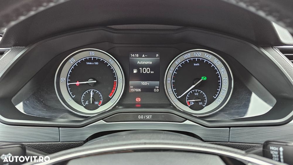 Skoda Superb 2.0 TDI DSG Premium Edition - 32