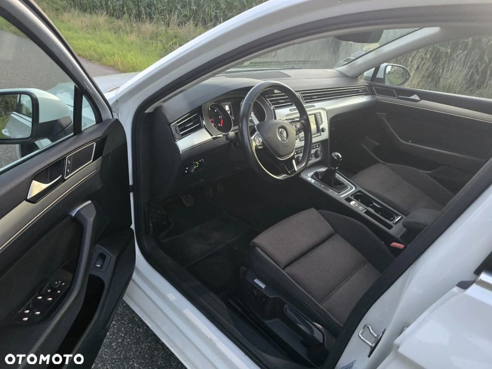 Volkswagen Passat 2.0 TDI (BlueMotion Technology) Comfortline - 8