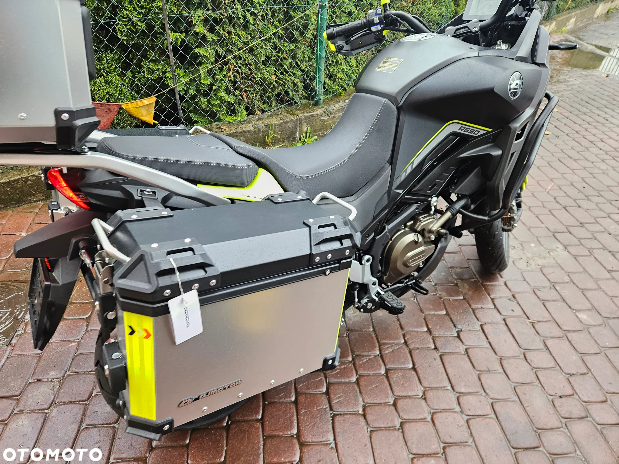 QJMOTOR SVT 650 - 24