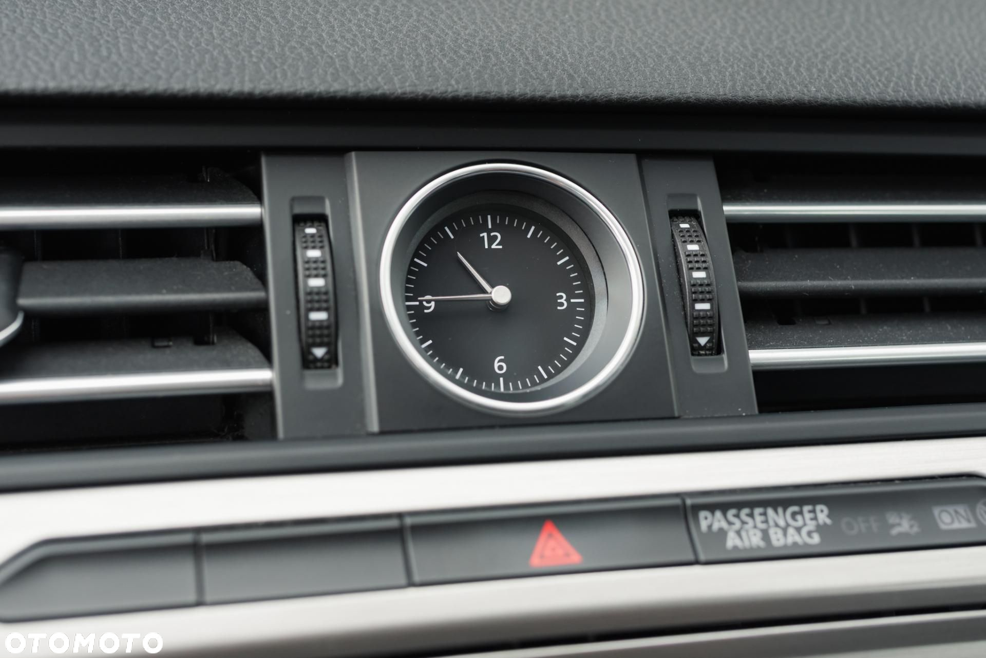 Volkswagen Passat - 33