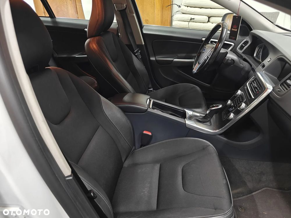 Volvo S60 D4 Drive-E Momentum - 13