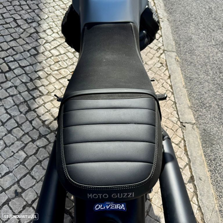 Moto Guzzi V7 Stone - 16