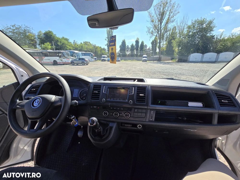 Volkswagen Caravelle - 11