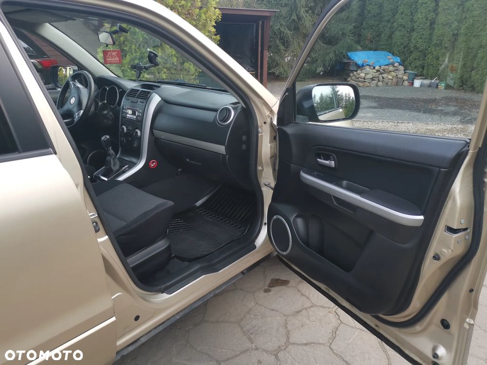 Suzuki Grand Vitara 2.0 De luxe - 12