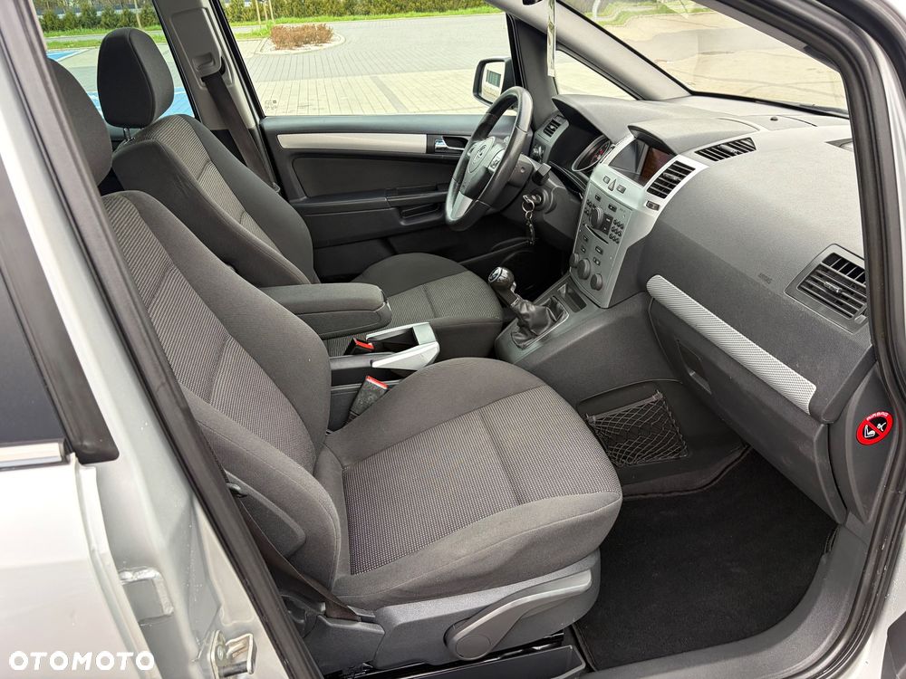 Opel Zafira 1.8 Enjoy - 26