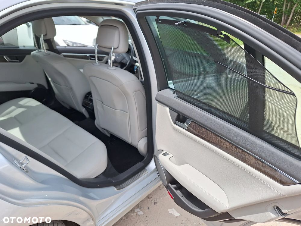 Mercedes-Benz Klasa C 250 CGI BlueEff Elegance - 6