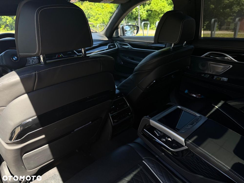 BMW Seria 7 750i xDrive - 20