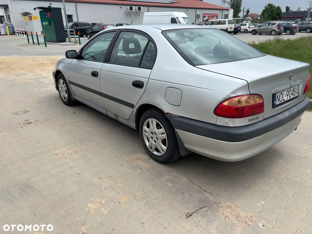 Toyota Avensis 1.6 VVT-i Terra - 2