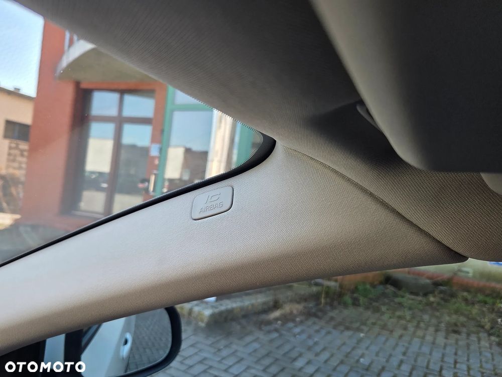 Volvo V40 T2 Summum - 28