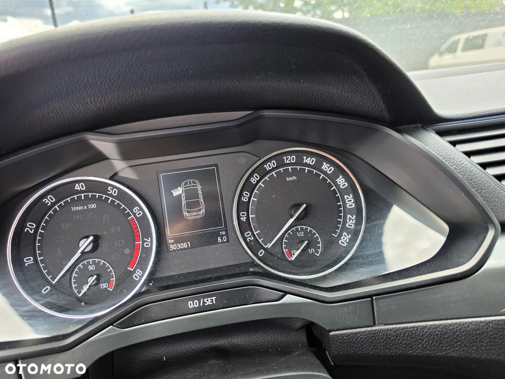 Skoda Superb 1.4 TSI ACT Active - 8