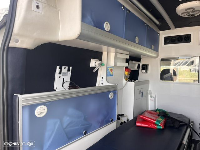 Fiat DOBLO XL 120cv AMBULANCIA - 8