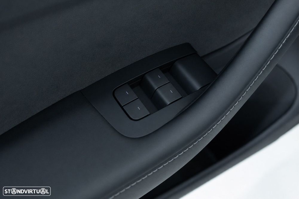Tesla Model 3 Long-Range Dual Motor AWD - 38