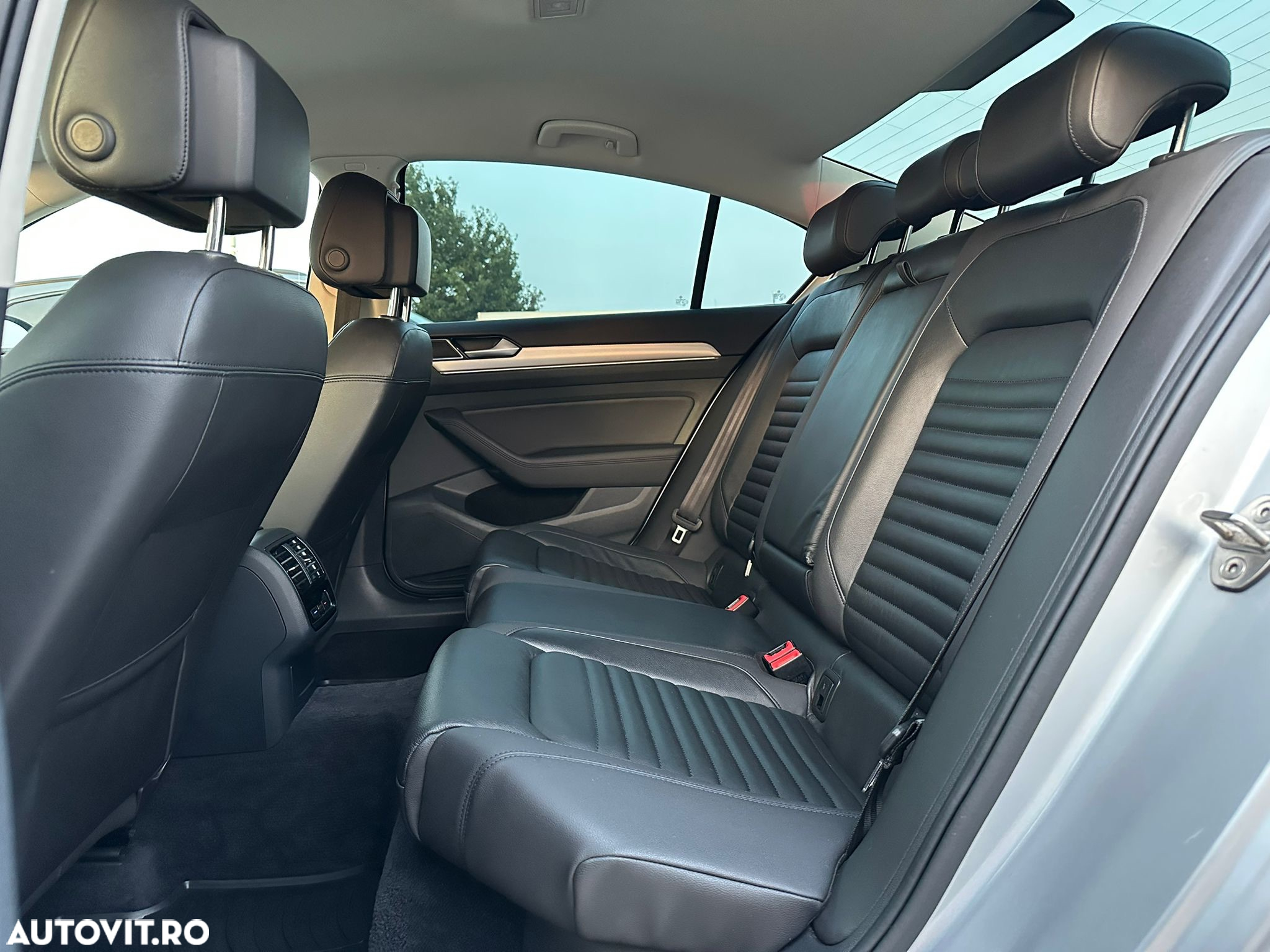 Volkswagen Passat 2.0 TDI DSG Highline - 23