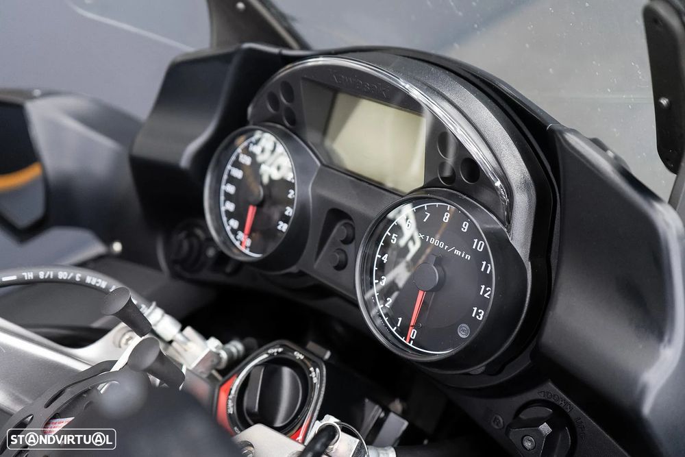 Kawasaki GTR 1400 - 17