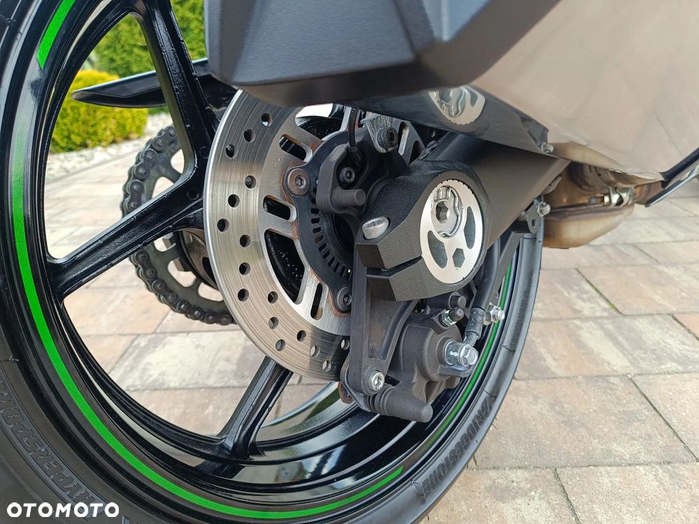 Kawasaki Ninja 1000 SX - 29