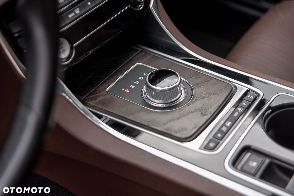 Jaguar XE 2.0 T Prestige - 21