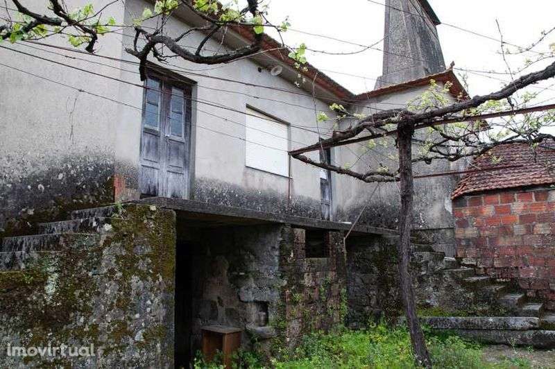 Quintinha murada com moradia T5 em Alvarães - Viana do Castelo - Grande imagem: 4/10