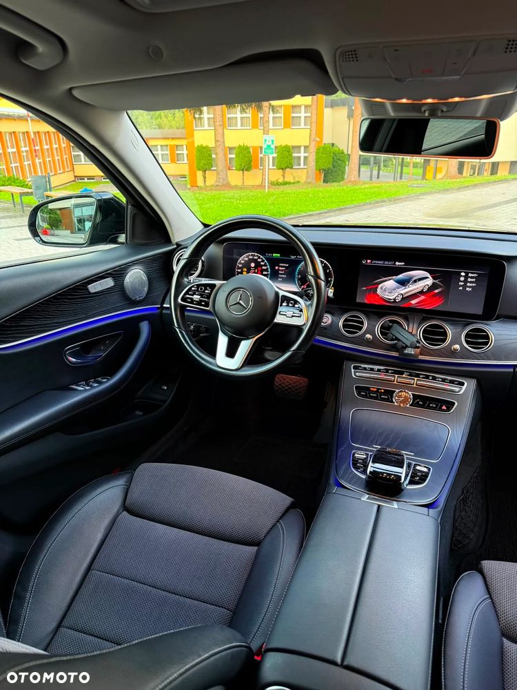Mercedes-Benz Klasa E 300 de AMG - 21