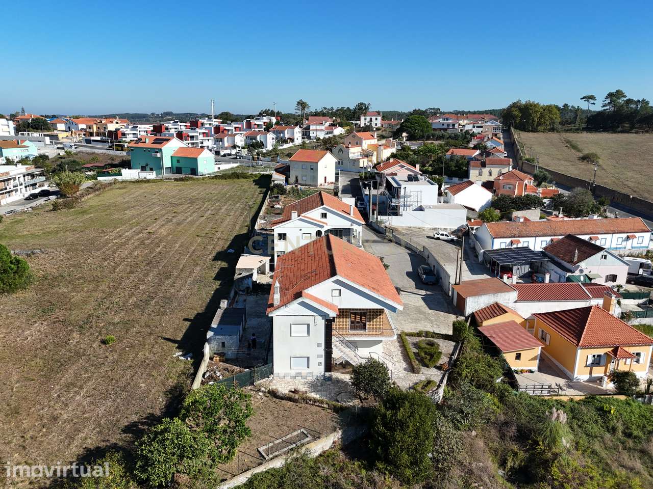 Moradia T7 de dois pisos com garagem, jardim e anexos | Terreno  894 m - Grande imagem: 5/49