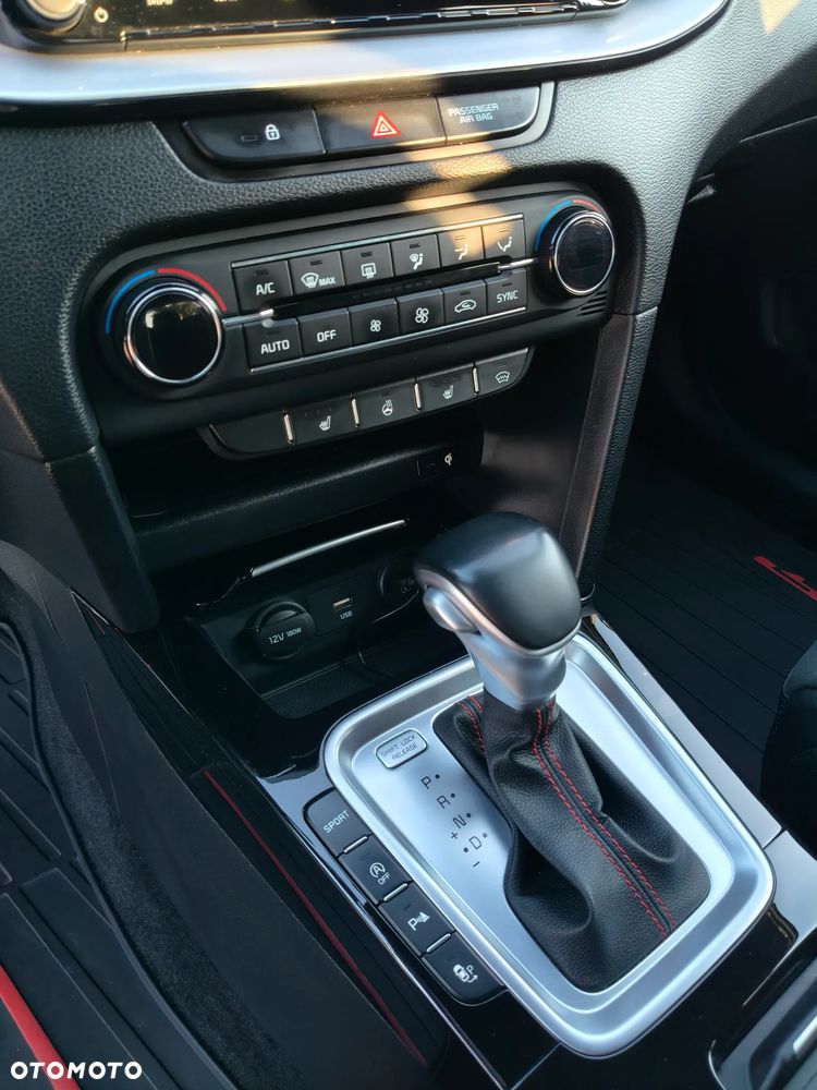 Kia Ceed - 34