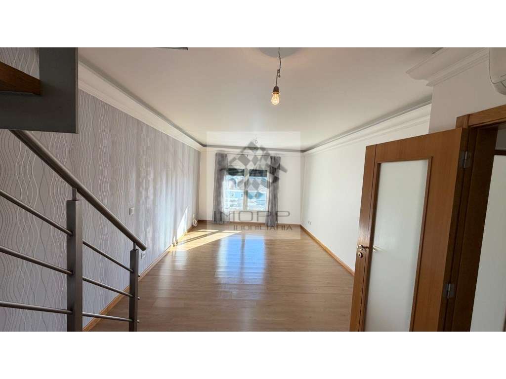 Fantástico Apartamento Duplex T3 em Lourel - Sintra - Grande imagem: 2/30