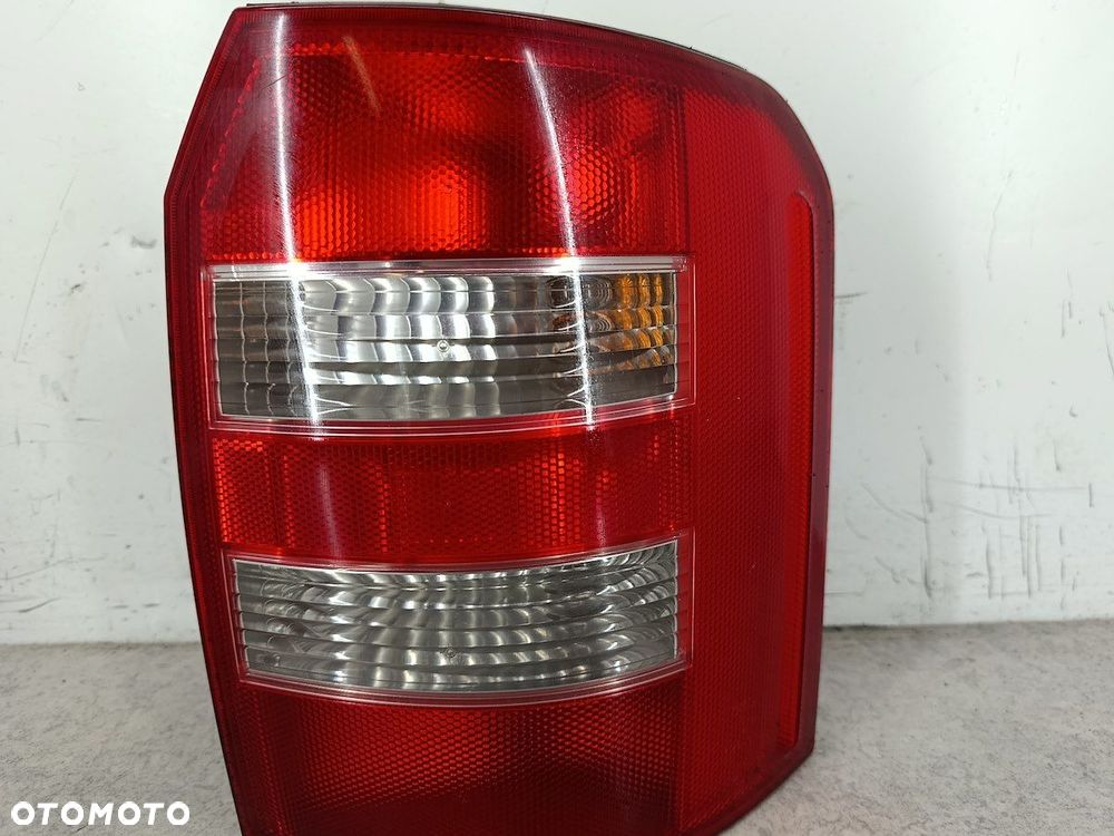 LAMPA TYLNA PRAWA AUDI A2 8Z 8Z0945096 286602 HATCHBACK - 3