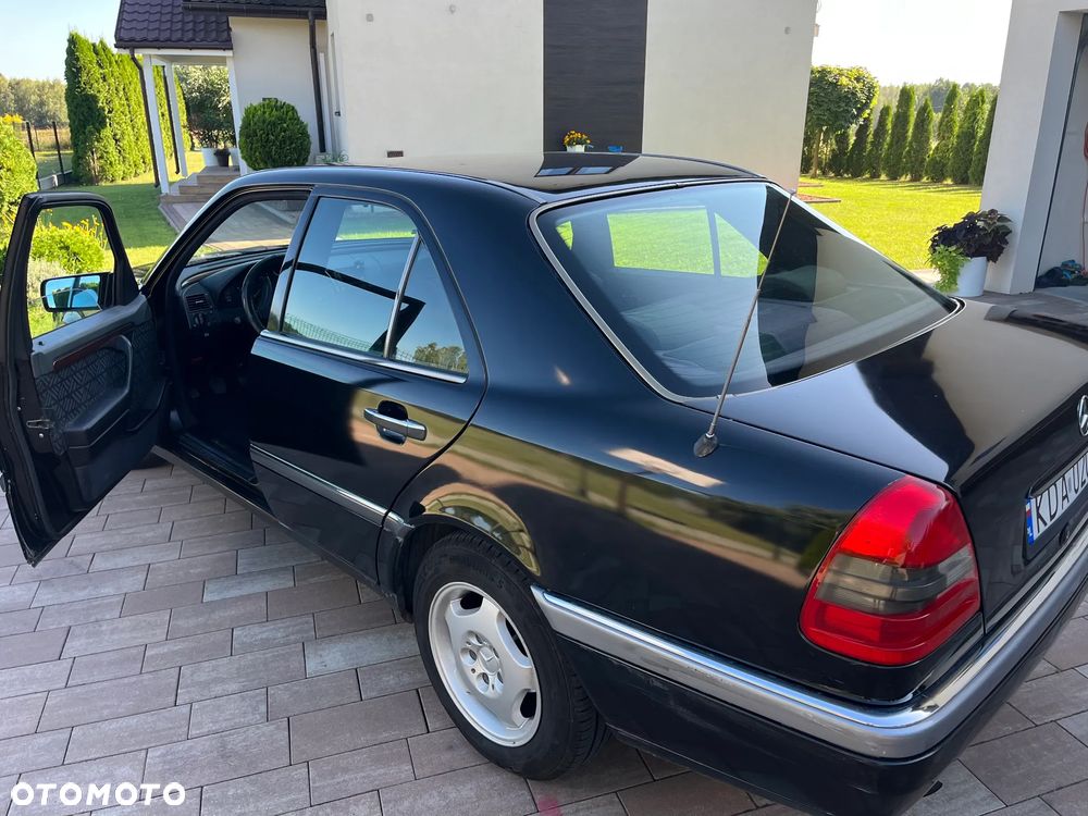 Mercedes-Benz Klasa C 180 Elegance - 3
