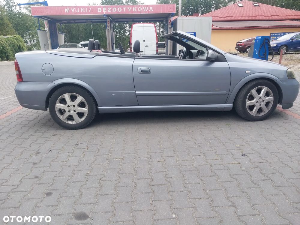 Opel Astra G Bertone Cabrio Cabriolet silnik 1.6 16v 103 KM skrzynia biegów F17 drzwi maska zderzak błotnik lusterko klapa Z4AU Z163 dach dachu składanego maglownica szyba podnośnik fotel kanapa zegary zestaw startowy czujnik felga maglownica zwrotnica sterownik panel moduł listwa wydech tłumik belka sanki zacisk jarzmo tarcza NA CZĘŚCI WSZYSTKIE CZĘŚCI - 16