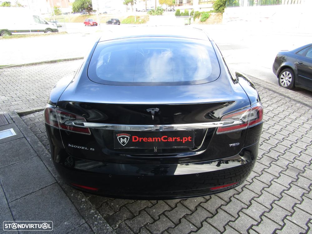 Tesla Model S - 8