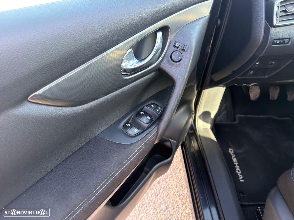 Nissan Qashqai 1.5 dCi N-Connecta J18+Led - 26