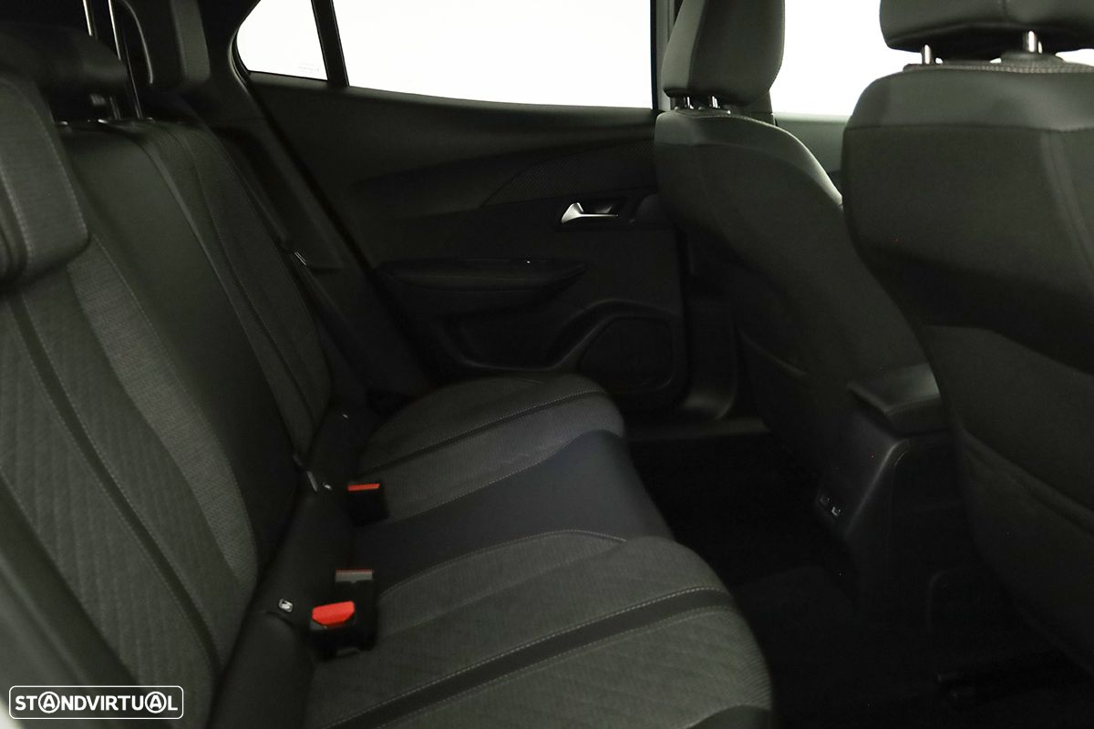 Peugeot 2008 1.2 PureTech Allure EAT8 - 23
